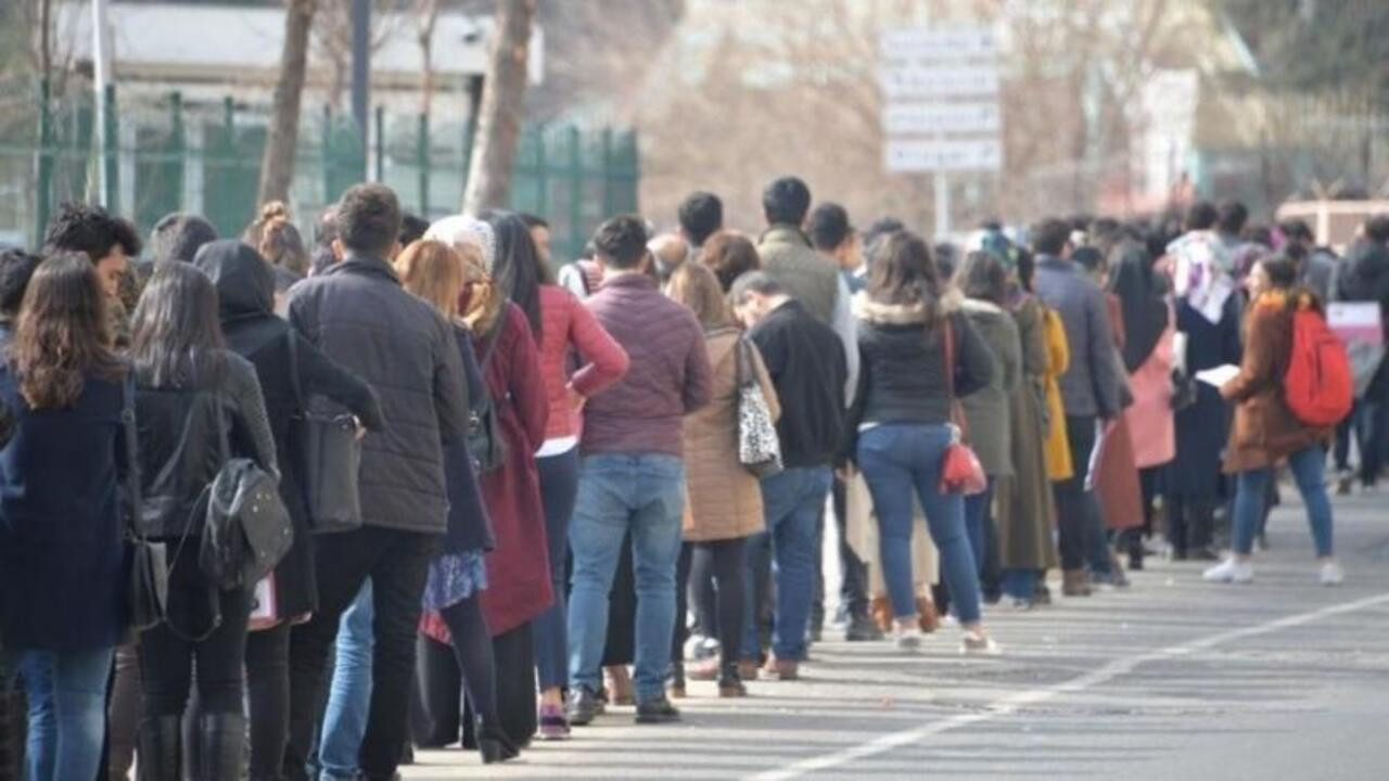 Turkey's official unemployment rate declines to 8.8 pct in July