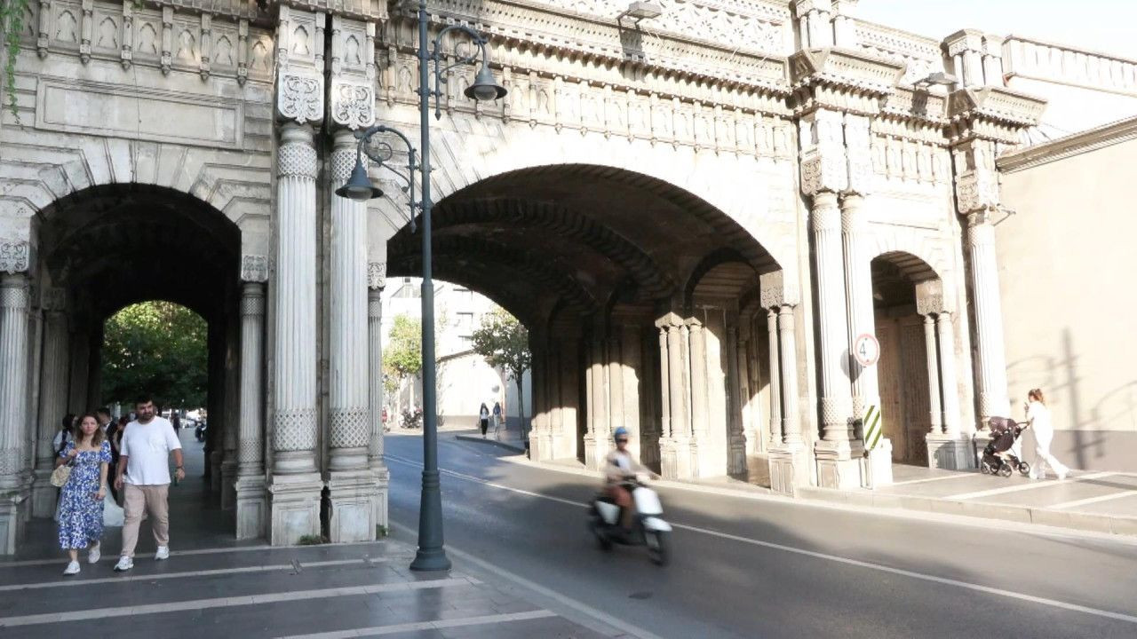 Istanbul’s glorious 19th century Çırağan Palace vandalized with writings - Page 5