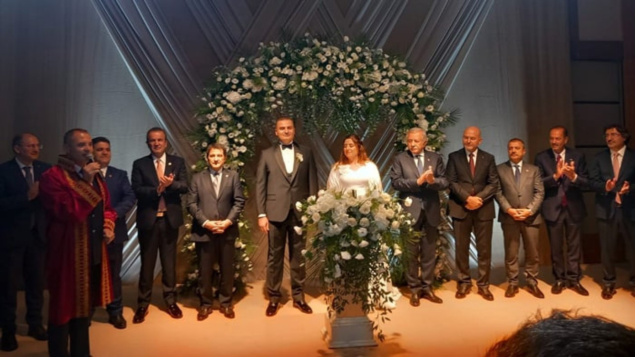 Turkish banking regulation official accepts gifts from bank execs at wedding