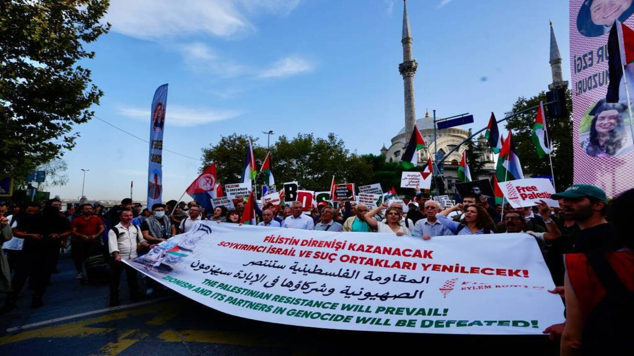 Hundreds march for Palestine in Istanbul