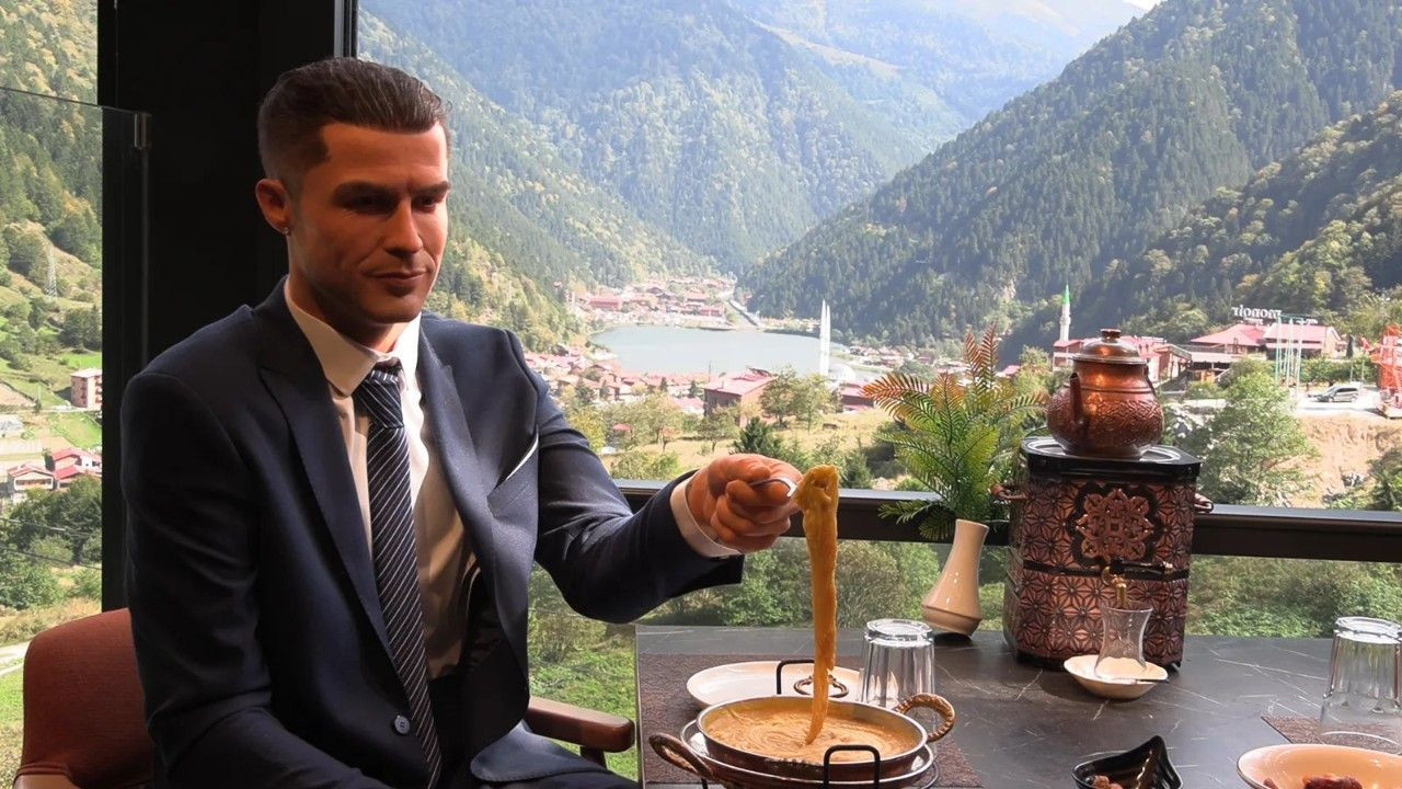 Wax sculpture of Cristiano Ronaldo eating kuymak dish in northern Turkey goes viral - Page 1