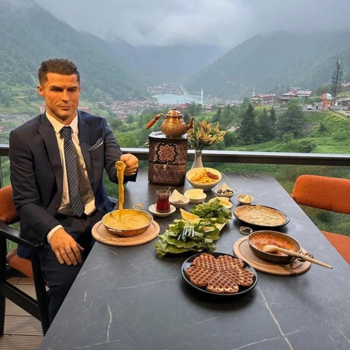 Wax sculpture of Cristiano Ronaldo eating kuymak dish in northern Turkey goes viral - Page 3