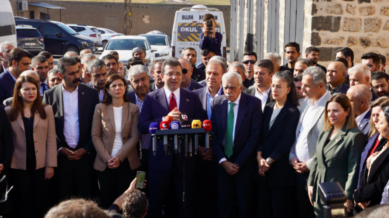 Istanbul Mayor İmamoğlu visits Mardin Mayor Türk replaced with trustee