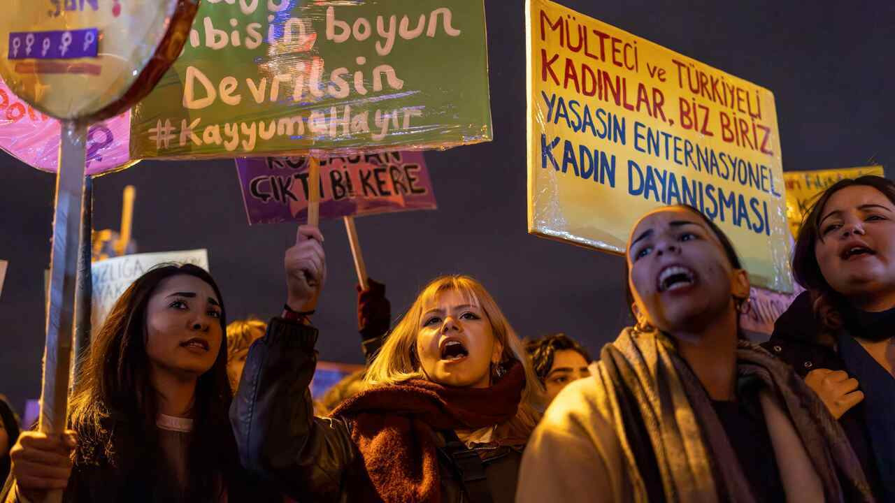 Turkish police detain 169 women during feminist march in Istanbul