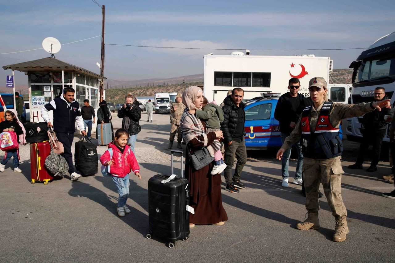 Syrians return home from Turkey with tears, hope - Page 2