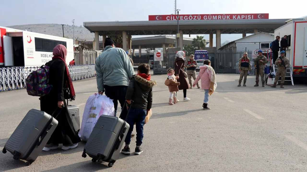 About 1,700 refugees return to Syria daily, Interior Ministry says