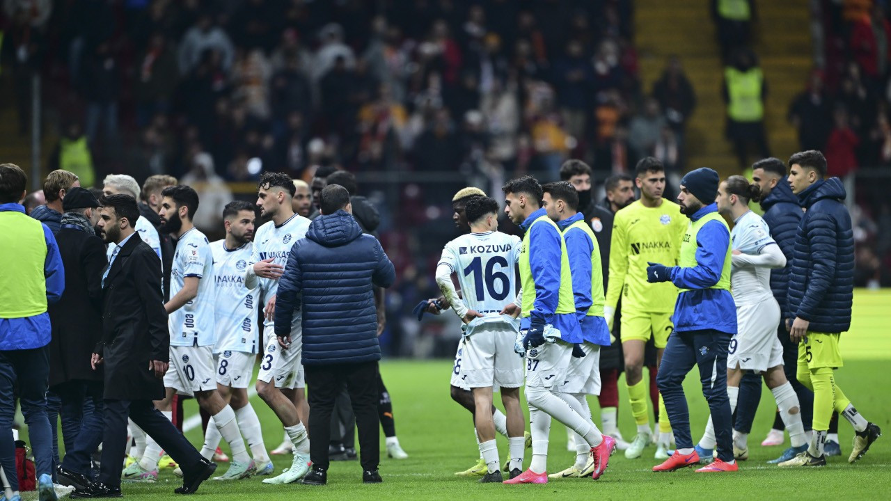 Adana Demirspor walk off at Galatasaray, match abandoned