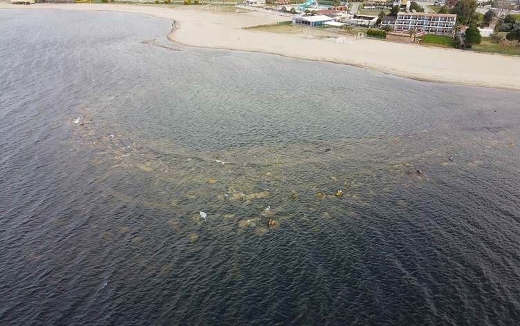 Aegean Sea recedes after strong winds, revealing 2,500-year-old port ruins - Page 1