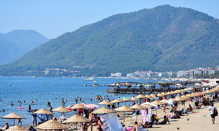 Foreign visitor arrivals in Turkey jump 58% in August, says ministry