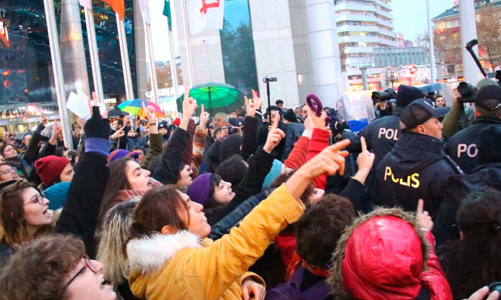 Police shuts down feminist dance protest in Ankara