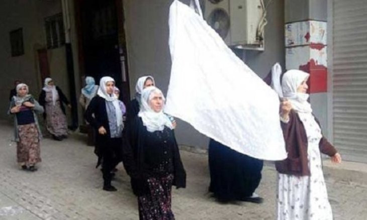 Kurdish women who wanted to help the injured during Cizre curfews fined