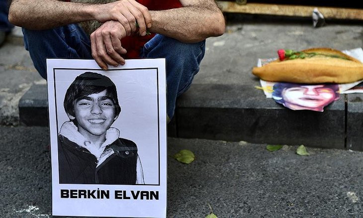 Gezi protests' victim Berkin Elvan commemorated in police barricade