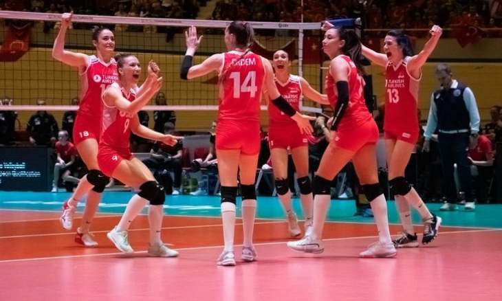 Mayor in hot water after insulting Turkish volleyball team for being 'immodest'