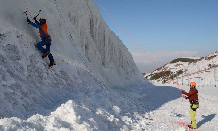 Turkey's first ice park offers uniquely extended training period