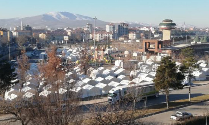Hundreds of families in Elazığ living in tents in freezing cold after earthquake