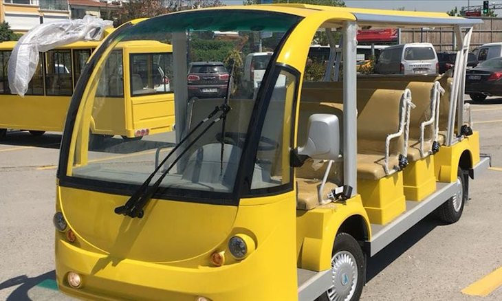 Transition from carriages to electric vehicles on Princes' Islands