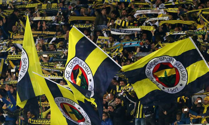 Politics in stadiums: Fenerbahçe fans urge minister Albayrak to keep hands off football