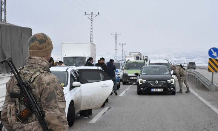Rocket attack on Turkish customs vehicle near border with Iran kills one