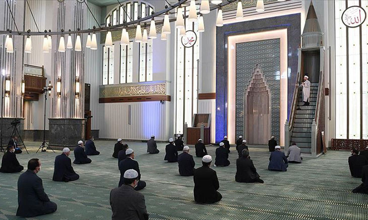 Only Friday prayer in Turkey held at presidential mosque under coronavirus precautions