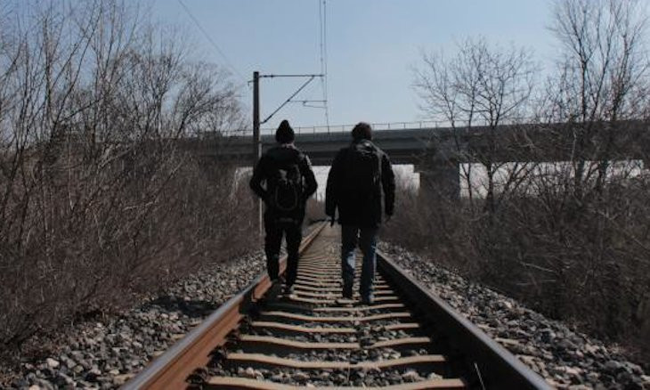 Police delivers migrants to the river in Edirne where traffickers carry them across