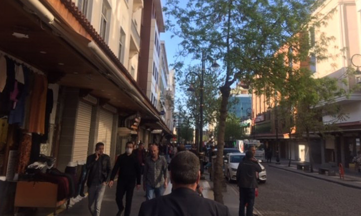 Diyarbakır's streets and markets remain crowded in spite of the coronavirus