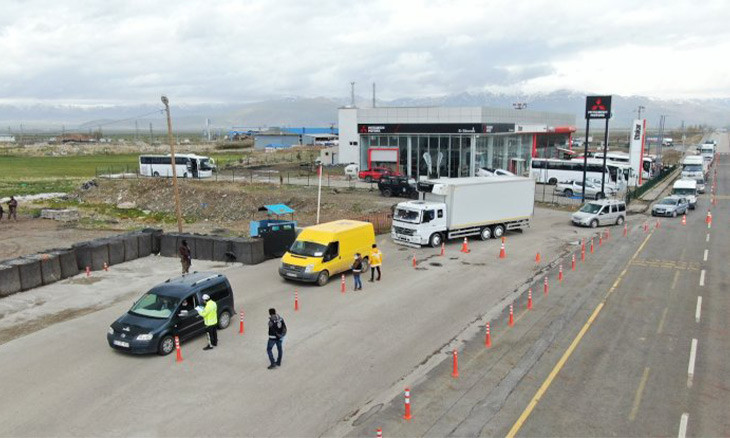 Police fines 90 passengers for forging travel permits in Eastern Turkey