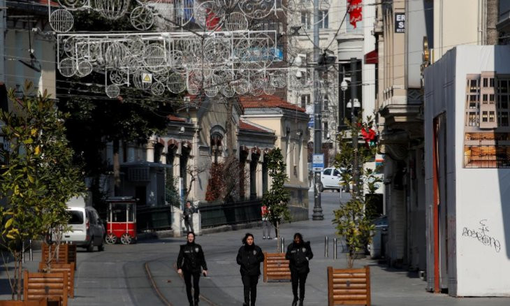 Turkey to continue to implement weekend curfews