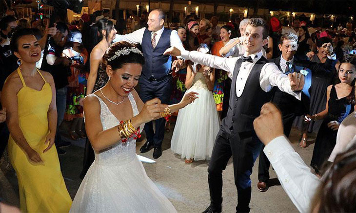 Turkish COVID-19 committee member claims large weddings to be allowed in July