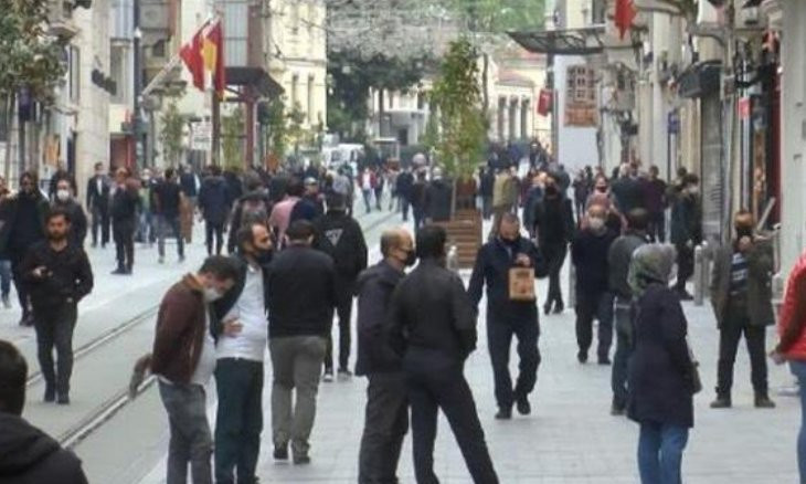 Health Minister criticizes citizens for flocking to İstiklal Avenue amid coronavirus pandemic