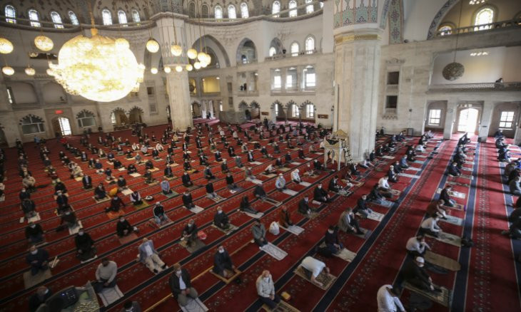 Friday prayers held for the first time since virus outbreak in Turkey