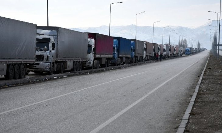 Turkey reopens borders except for land crossings with Iran