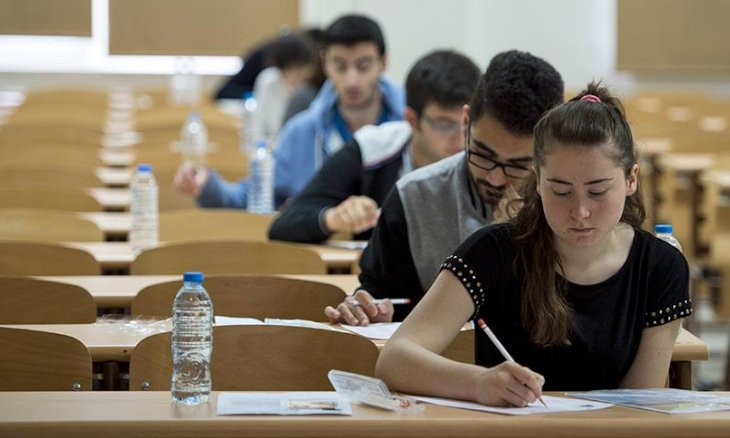 AKP, MHP deputies vote down proposal to postpone university and highschool admission exams