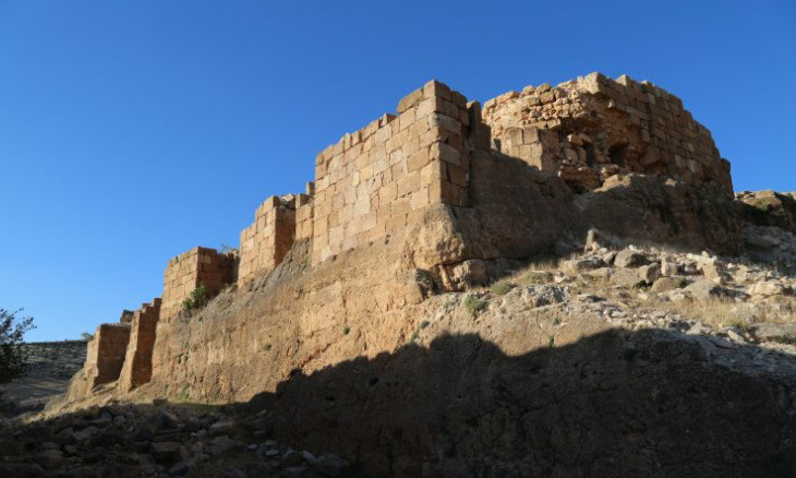 Wind energy plant threatens historic Rabat Castle in Mardin