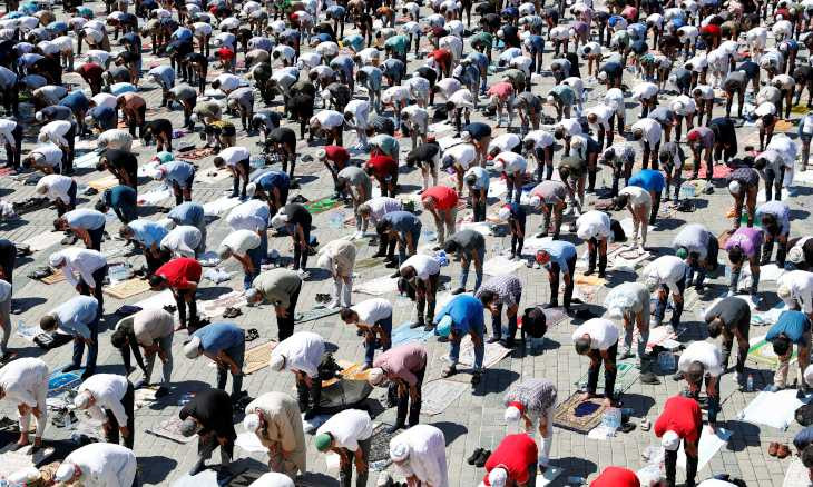 Thousands attend first Friday prayers at Hagia Sophia