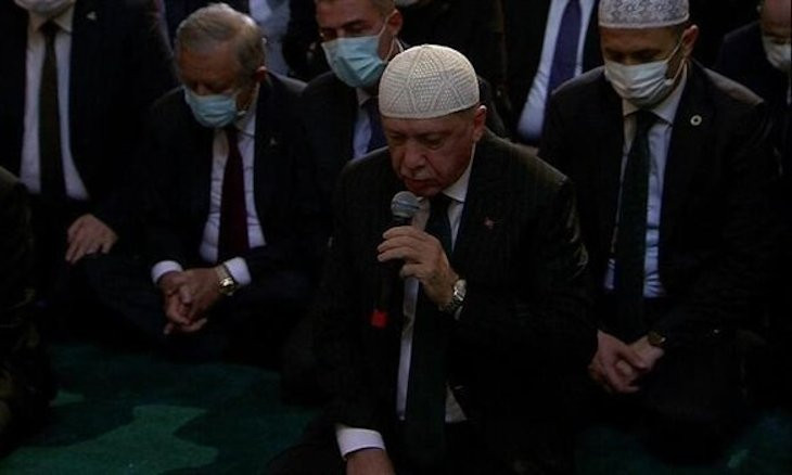 Erdoğan recites the Quran at Hagia Sophia