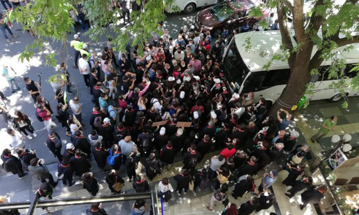 Ankara police blocks lawyers' march to parliament against the AKP bill