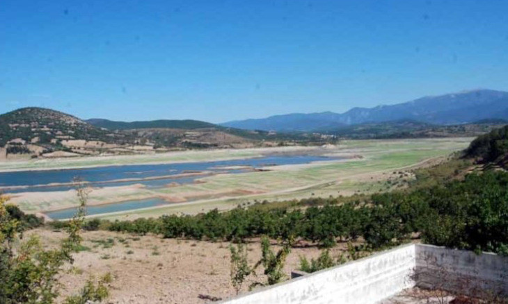 Thousands of farmers in Western Turkey deprived of water for crops amid drought