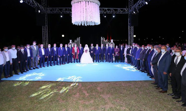 AKP officials violate COVID-19 precautions at wedding ceremony of lawmaker's son