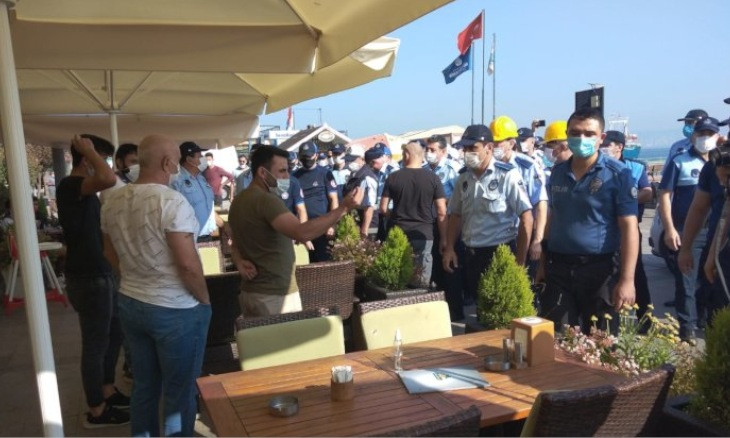 Istanbul municipality demolishes cafes said to be unlicensed on Heybeliada, meets with fierce criticism